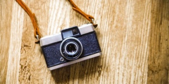 ある公共施設の展示ギャラリー（写真撮影自由）を一通り見て展示物の写真撮影をしてみたが…