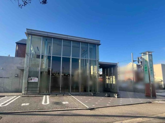 『北國銀行』の『犀川中央支店（支店内支店：増泉支店）』と『北安江支店』が移転するらしい。移転先は『本店営業部』内。