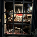 MUSIC MAKES US HAPPY!