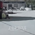 【ﾌｧﾝｻﾏﾘｨ】BYDラッコ　リチウムバッテリーが車体下部に丸出し　さすがにこれはヤバいだろと話題に