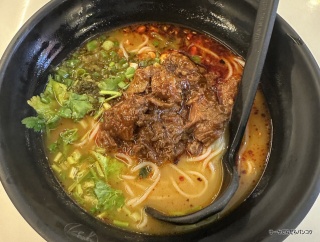 【YUAN MING YUAN BEEF RICE NOODLE】　at　EmQuartier　B1 Floor　〜フードコートで突然現れるガチ中華〜