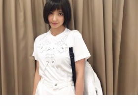 篠田麻里子が「数日前から声が出ない」「原因不明」と告白