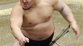 朝青龍がナイフで人刺し国外逃亡か　本人否定