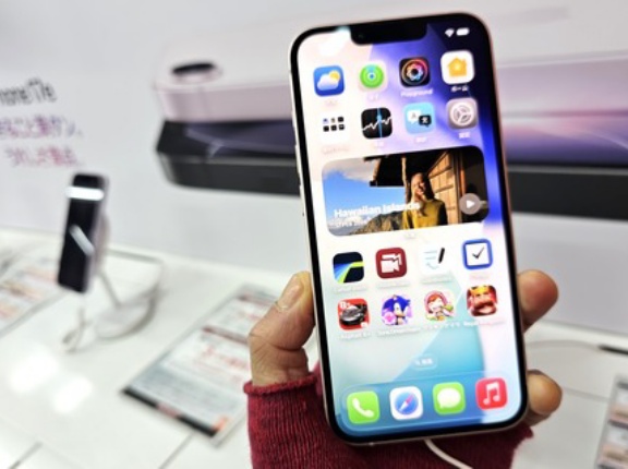 Appleの新スマホ「iPhone 17e」を写真で紹介。価格を抑えつつも高性能SoC「A19」搭載でApple Intelligenceも対応【レポート】