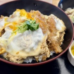 【理不尽】X民、カツ丼弁当を買おうとしたら知らんおじさんに怒られてしまう…
