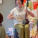 おくど寄席で二胡演奏