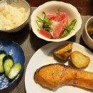 明日は譲渡会＆鮭のムニエル