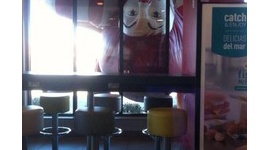 【閲覧注意】マクドナルドのバルーンが破れて大変なことに