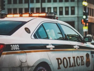 帰宅中、いきなり警察に取り押さえられた。警察「女の人を付け回してたね？」俺「は！？女の人どころか誰も見てませんが…？」→結果…