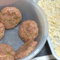 揚げ焼きにしたメンチカツ