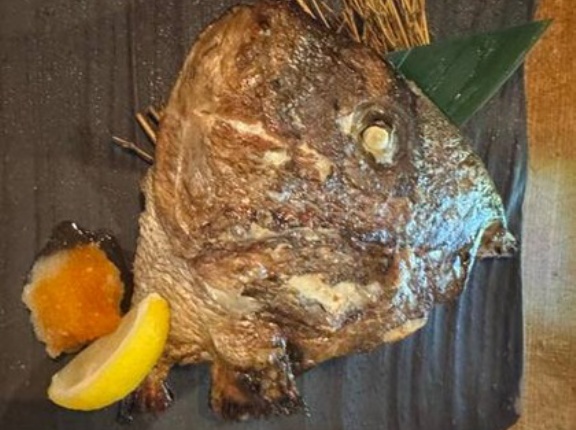 海外「日本で魚は頭の部分が一番美味しいと知った」人生が変わった日本での食事に対する海外の反応