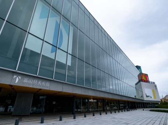 1日限りの夜間開館！閉館が延長！『富山県美術館 ナイトミュージアム』開催。8月16日。