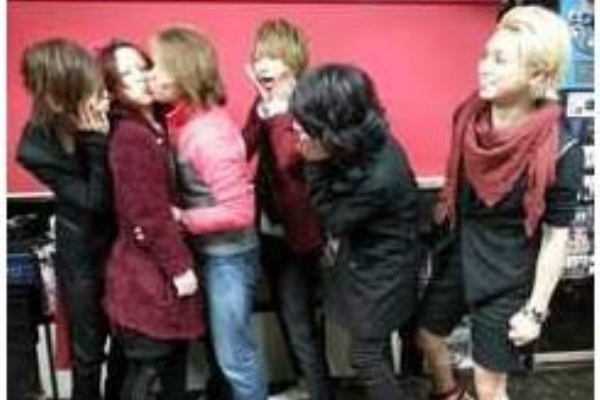 v系たぬき速報 ホモ