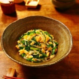 『電子レンジのみで簡単調理！！味付けもめんつゆと「ハウスおろし生にんにく」のみで包丁やまな板も不要でチョーお手軽！！！家計にも優しい★もやしとニラと卵のレンチン！和え【レシ』の画像