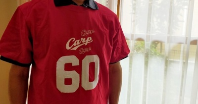 【夫の還暦祝い】超簡単に還暦祝いグッズを手作り♬赤いTシャツにちょっとひと工夫！