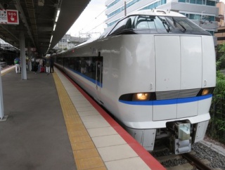 【1日に1～2本】 新大阪駅で10番のりば発着の特急 「サンダーバード」 大阪行きを撮る （2025年9月）