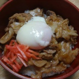 『牛丼風豚丼温玉添え』の画像