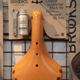 『BROOKS特別モデル「B17 Utmost」入荷しました』の画像