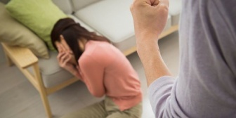 旦那にＤＶされて離婚したら、父はそうさせる私が悪いと言って実家に帰らせてもらえず…しばらくして父から連絡が来たと思ったら…