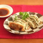 【画像】4人家族母「餃子たっぷり40個も焼いたよ！」 子供「わ～い」 夫「40個食っちゃおー」→！