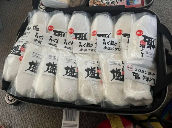 海外「日本旅行のお土産は塩にしてる！」近年人気急上昇している日本の味付き塩に対する海外の反応