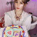 【画像】ムキムキ声優で有名な「ファイルーズあい」さん、やせたかなしい姿で発見される