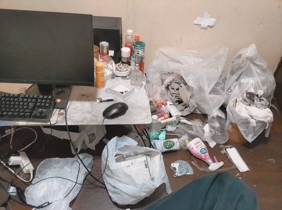 【悲報】ADHDさん、パンツと靴下が異次元に転送されまくる…