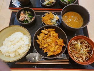 もつ定食、クーポン使ってトッピング！～ もつ次郎（森戸店）