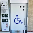 【多目的トイレ】この前ベビーカーが普通のトイレに入れないから個室入ったら、車椅子の人に普通のトイレ使いなさいよ！って怒鳴られた