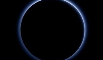 【朗報】冥王星、青かった
