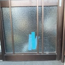 玄関サッシのガラスの割れ替え工事