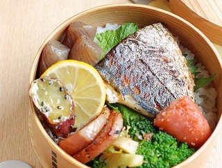 焼き魚弁当【メガネの福袋】