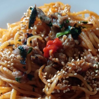 鬼滅１４巻まで読んだど！と、黄色のしゅわしゅわイルカ作りました。