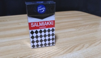 サルミアッキとかいうフィンランドのお菓子をかったったwwwwwww