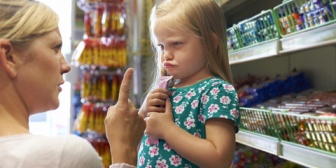 娘が何かをがんばったご褒美に欲しいものを買い与えてたら「じゃあいい子にするからなんか買って！」と言うようになった。マズイやり方だったかも