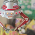 【動画】最近のクレーンゲーム、アームがとんでもない事になってしまう・・・