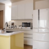 『キッチンシンク内の白いカルキ汚れ、オススメのレモン汁で落とした結果は・・・』の画像