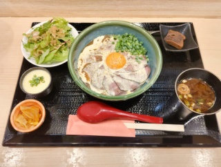 【リニューアル】暑い夏のランチに爽やかにガッツリ！一宮本町の熔岩焼き屋さんが始めたローストビーフ丼専門店/熔岩焼き 森