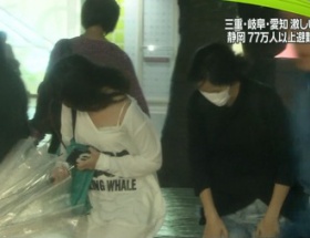 【放送事故】台風中継でブラチラ