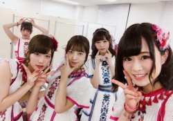 首筋ちらりｗｗｗ山崎怜奈ちゃん、肌が白すぎて非常にけしからんｗｗｗ【乃木坂46】