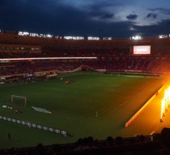 Jリーグ新開幕！FC東京VS FC町田ゼルビアの開幕戦を訪れたところ、長友佑都さん現役続行祝いでFC東京が「5」失点大爆発の巻。