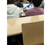 【悲報】チー牛だらけの大学のリアルな風景、撮影されるｗｗｗｗ