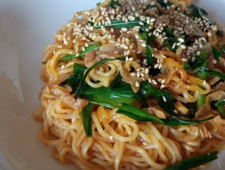 韓国風の味付けそばレシピ！と、オレンジのプレートつくりました。