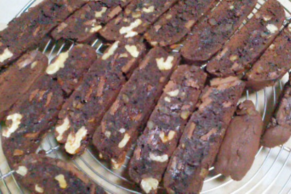 チョコとオレンジピールと胡桃のビスコッティ 分量間違え失敗 お絵描き練習日記