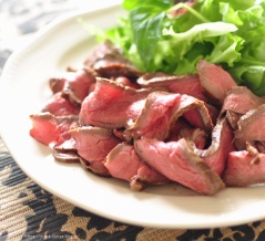 ローストビーフの赤い汁…これって生焼け？不安をなくすローストビーフの作り方と豚チーズのトマトソースで晩ごはん（夜遅くに失礼いたします）