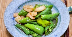 フライパンで作る「万願寺唐辛子と海老の焼き浸し」&レトロな「海老フライ」