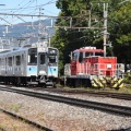 10月11日撮影　南松本にて東線貨物2083ﾚとHD300-15号機が牽くコンテナ貨物