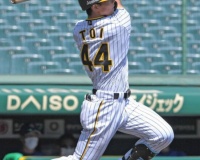 阪神のドラ５・戸井が甲子園１号！直球を左中間スタンドへ　ウエスタン中日戦