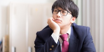 田舎の二番手の中高一貫校へ進学。そこでは成績底辺の開業医の息子が「コネで私立大に進学できる」と大声で話し始めた。