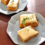 気軽に手作りおやつ→卵焼き器で作る キャロットホットケーキとお揚げと豚と春菊の巻き巻きで晩ごはん